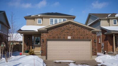 2284 Buroak Drive - Foxfield North London