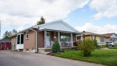 248 Admiral Drive - Nelson Park Neighbourhood Bungalow - Elevate Real Estate Group - Royal LePage Triland Realty 248 Admiral Drive - Nelson Park Neighbourhood Bungalow - Elevate Real Estate Group - Royal LePage Triland Realty