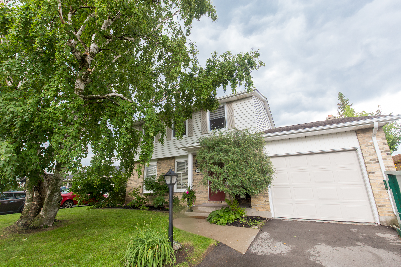 1052 Guildwood Boulevard - Clara Brenton Oakridge Home - Elevate Real Estate Group - Royal LePage Triland Realty 1052 Guildwood Boulevard - Clara Brenton Oakridge Home - Elevate Real Estate Group - Royal LePage Triland Realty