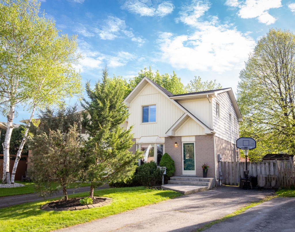 71 Constable Court - Whitehills Home Perfect Family Starter - Elevate Real Estate Group - Royal LePage Triland 71 Constable Court - Whitehills Home Perfect Family Starter - Elevate Real Estate Group - Royal LePage Triland