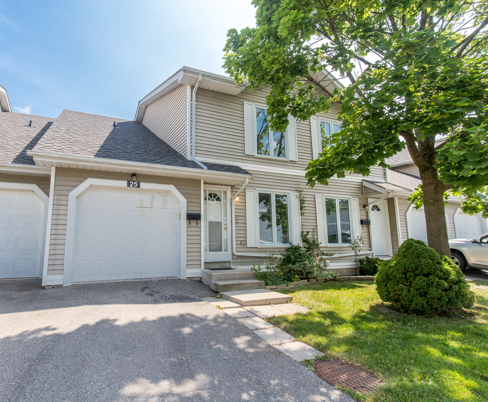 120 Centre Street - SOLD - Southcrest Estates Condo - Elevate real estate group - royal lepage triland realty 